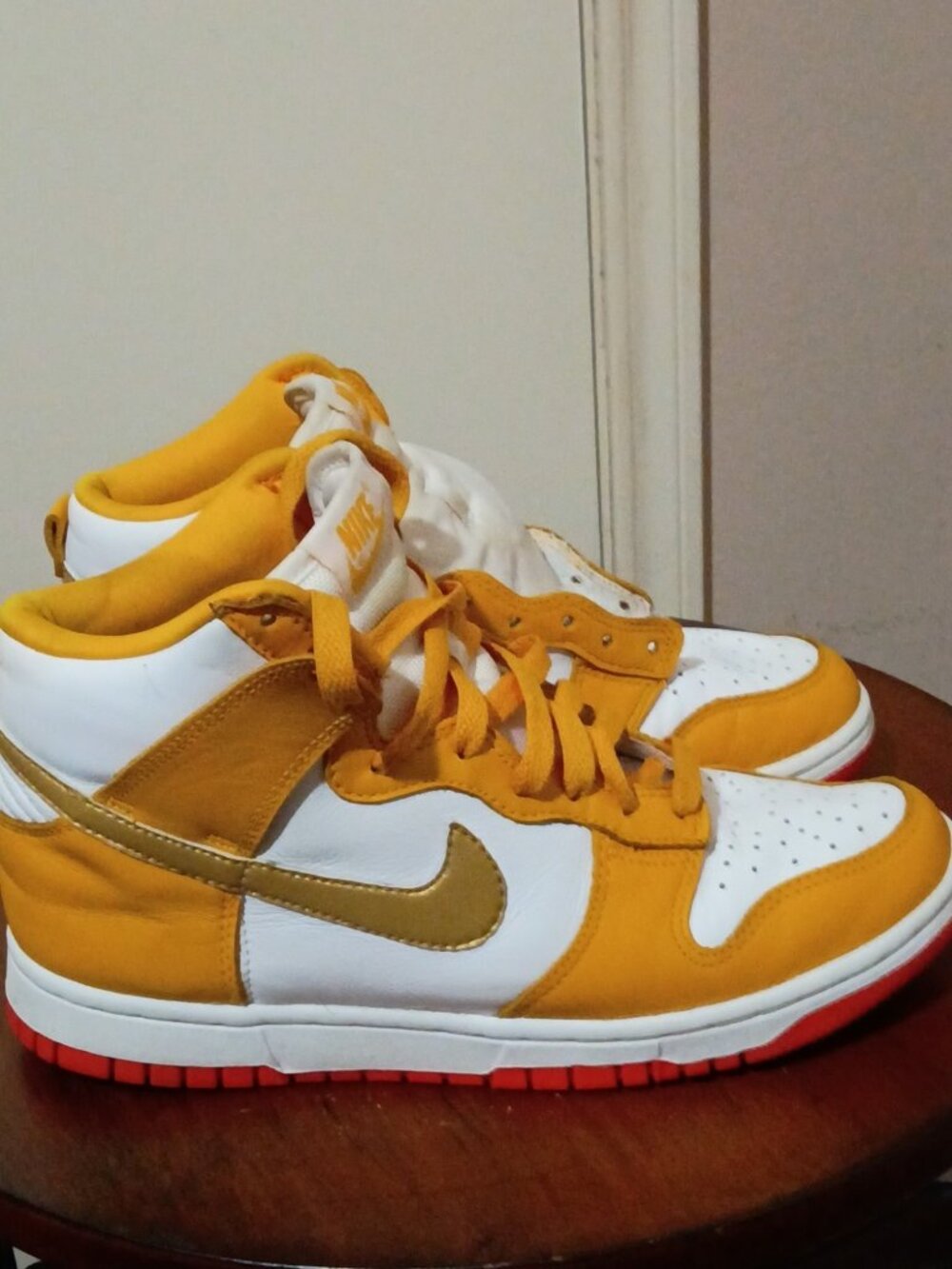 Nike Dunk High Women's Shoes University Gold Metallic Gold Size 7 DQ4691 700